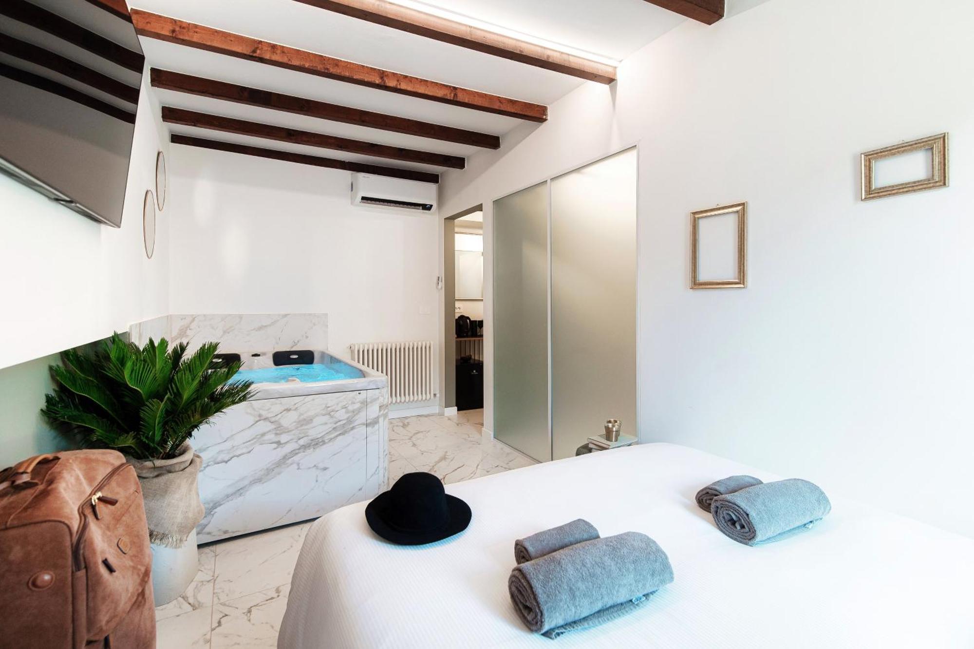 Sahara & Amazzonia Luxury Rooms- The House Of Travelers Como Eksteriør bilde