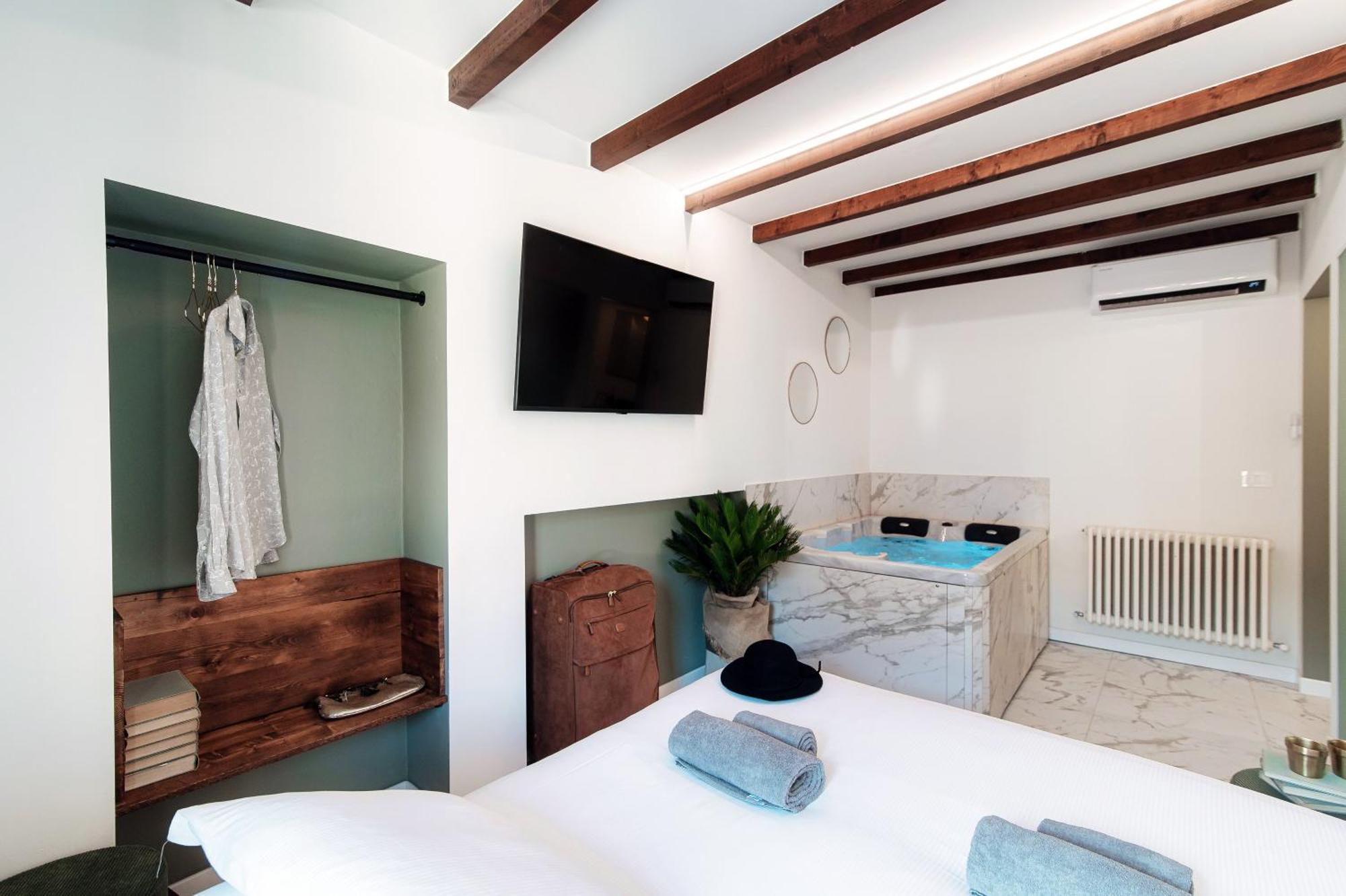 Sahara & Amazzonia Luxury Rooms- The House Of Travelers Como Eksteriør bilde