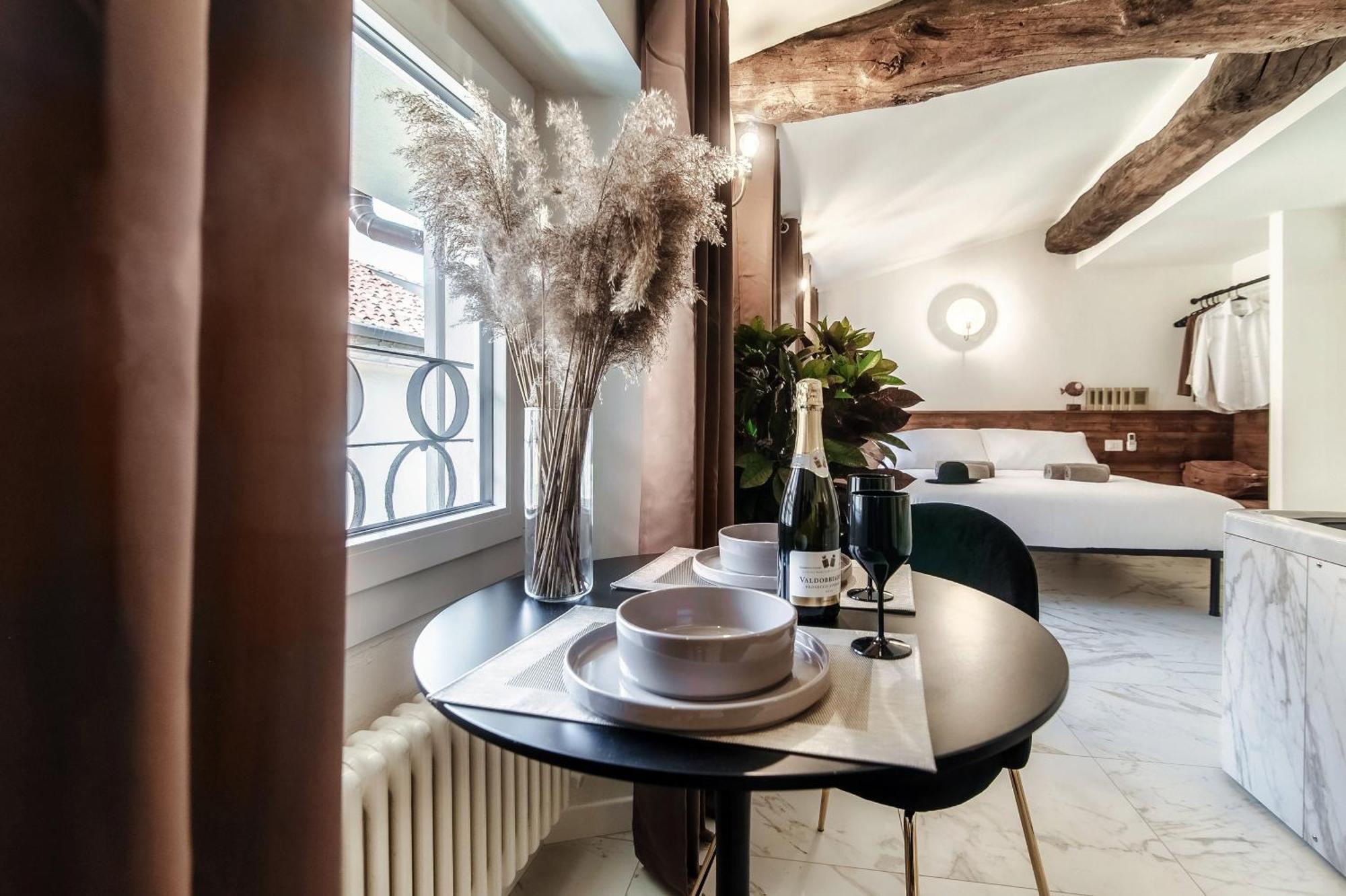 Sahara & Amazzonia Luxury Rooms- The House Of Travelers Como Eksteriør bilde
