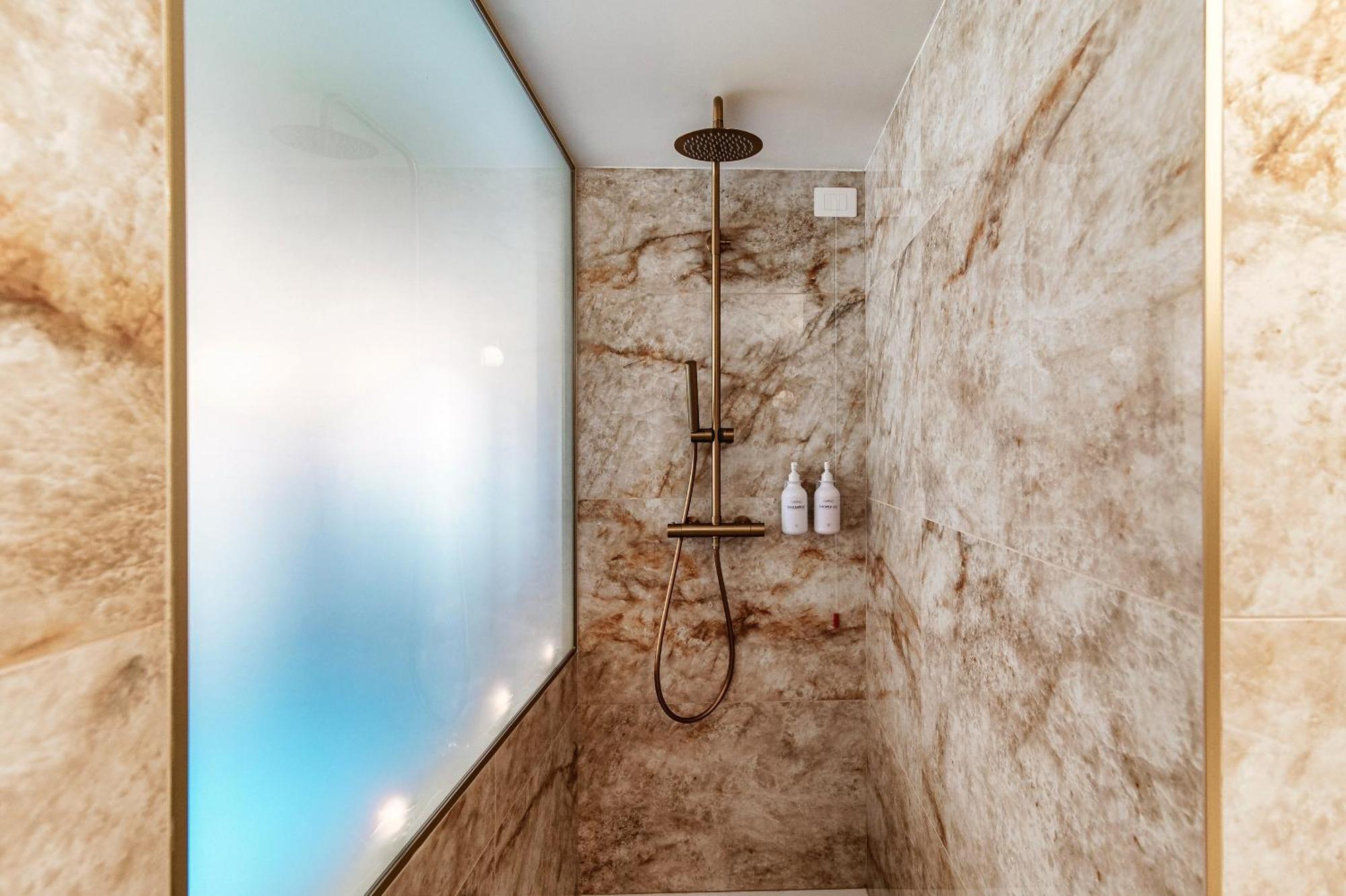 Sahara & Amazzonia Luxury Rooms- The House Of Travelers Como Eksteriør bilde
