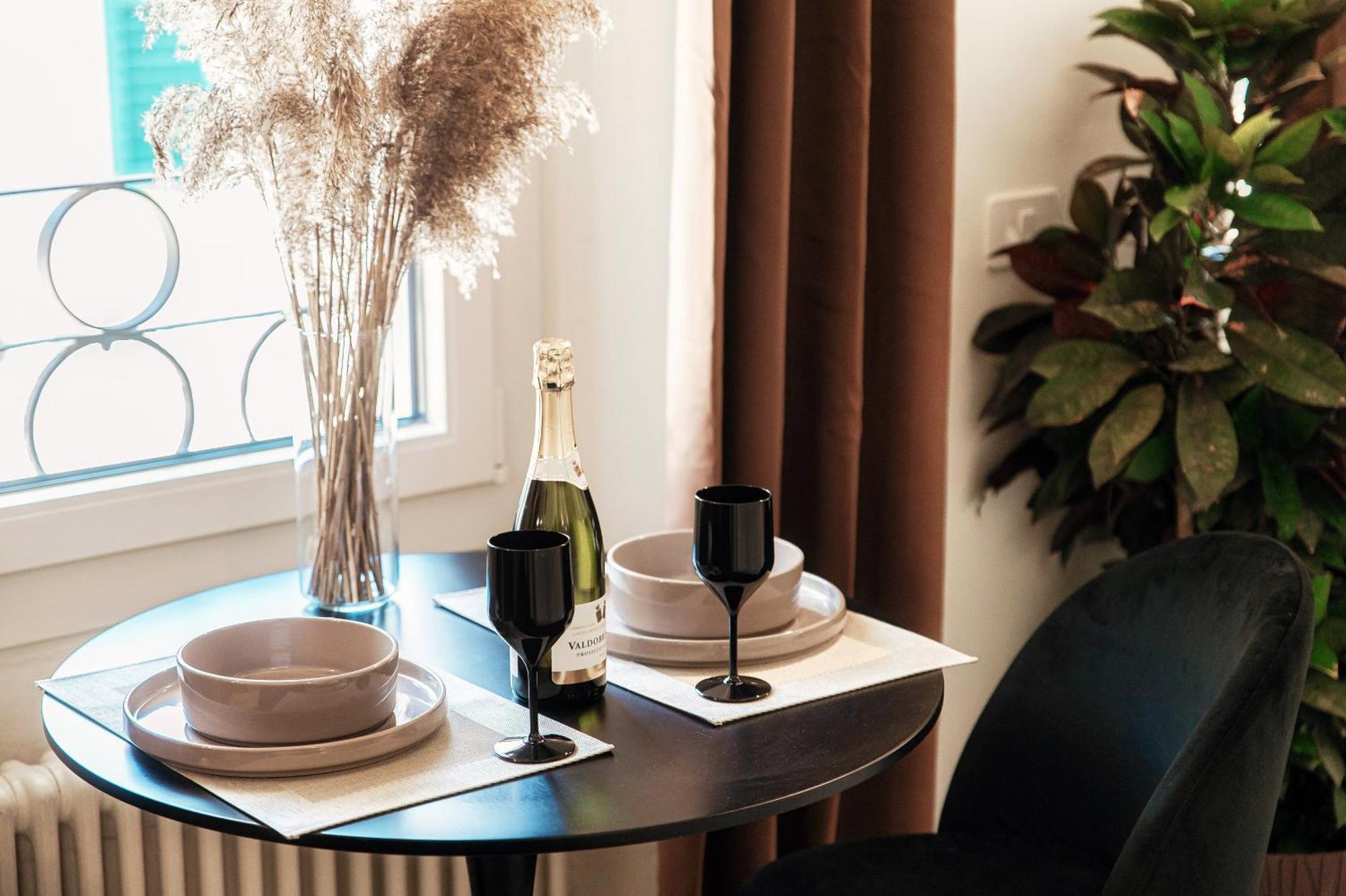 Sahara & Amazzonia Luxury Rooms- The House Of Travelers Como Eksteriør bilde