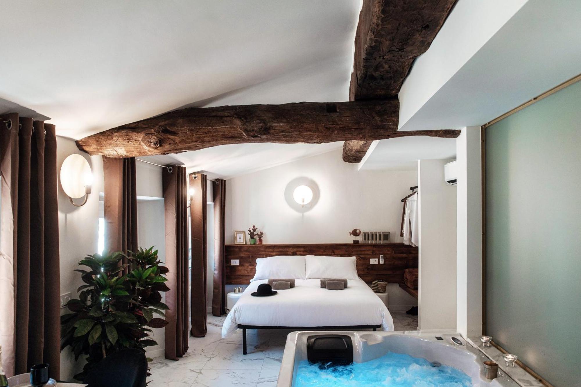 Sahara & Amazzonia Luxury Rooms- The House Of Travelers Como Eksteriør bilde